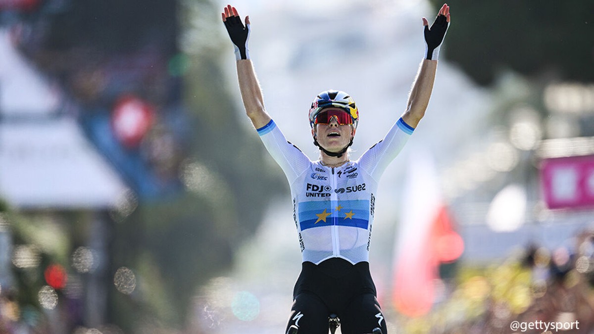 Een coup in Nice! Demi Vollering sloopt Niewiadoma op muurtje en verovert gele leiderstrui met knappe etappezege