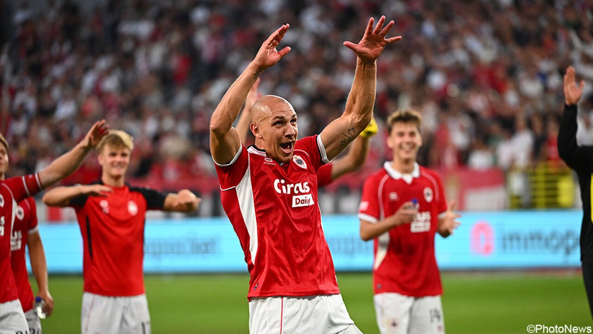 Zijn coach had het zowaar voorspeld: "machine" Michael Frey maakt indruk met omhaal bij terugkeer bij Antwerp