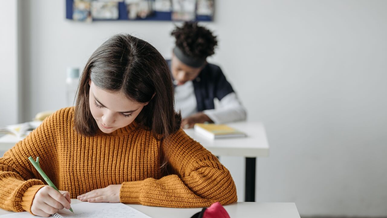 Franstalig onderwijs start volgende week op met derde besparingsronde: "Jongste leerkrachten vliegen gewoon op de dop"