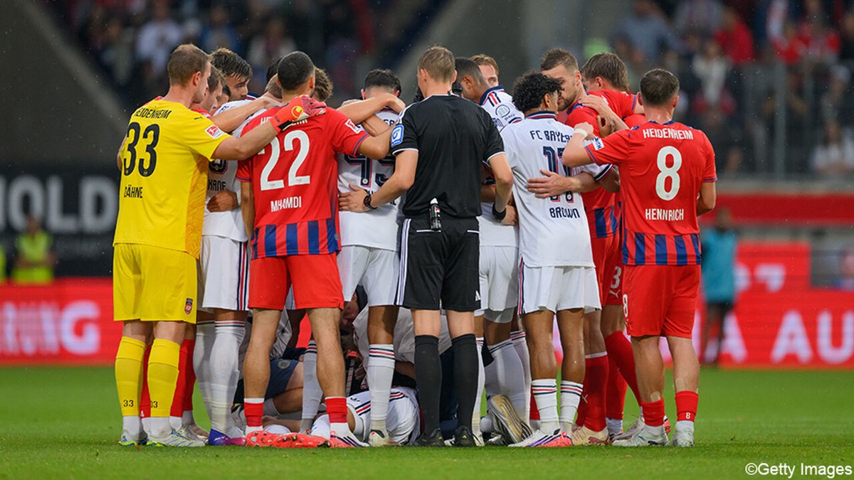 Musiala zakt weer in elkaar in oefenmatch van Bayern, maar heeft verklaring: "Begrijp dat het beangstigend overkomt"