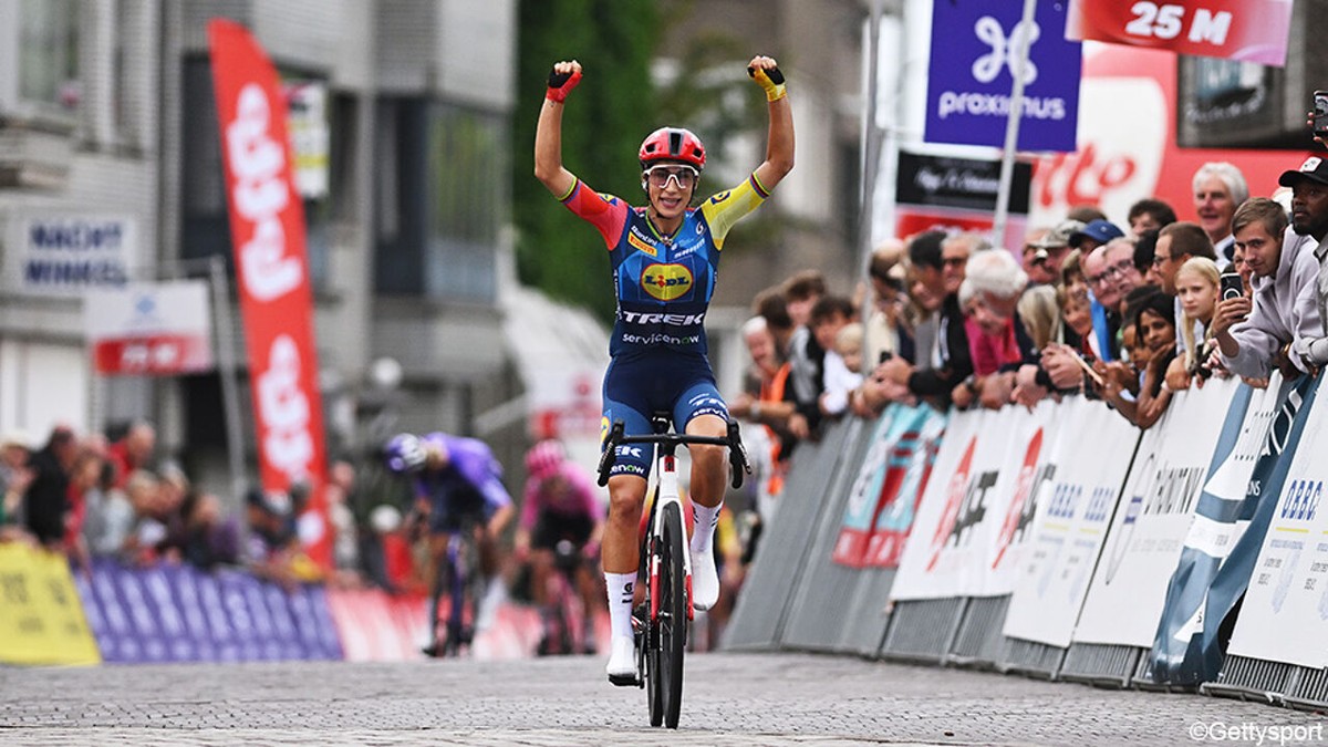 Elisa Balsamo troeft Hélène Hesters af in de sprint in Egmont Cycling Race in Zottegem