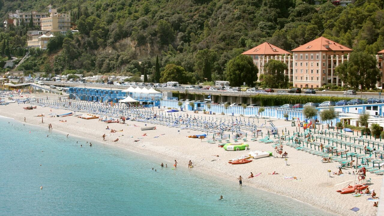 Het 'heilige zand' van Spotorno: Italiaanse kloosterzusters boos omdat gemeente hun stukje strand afneemt
