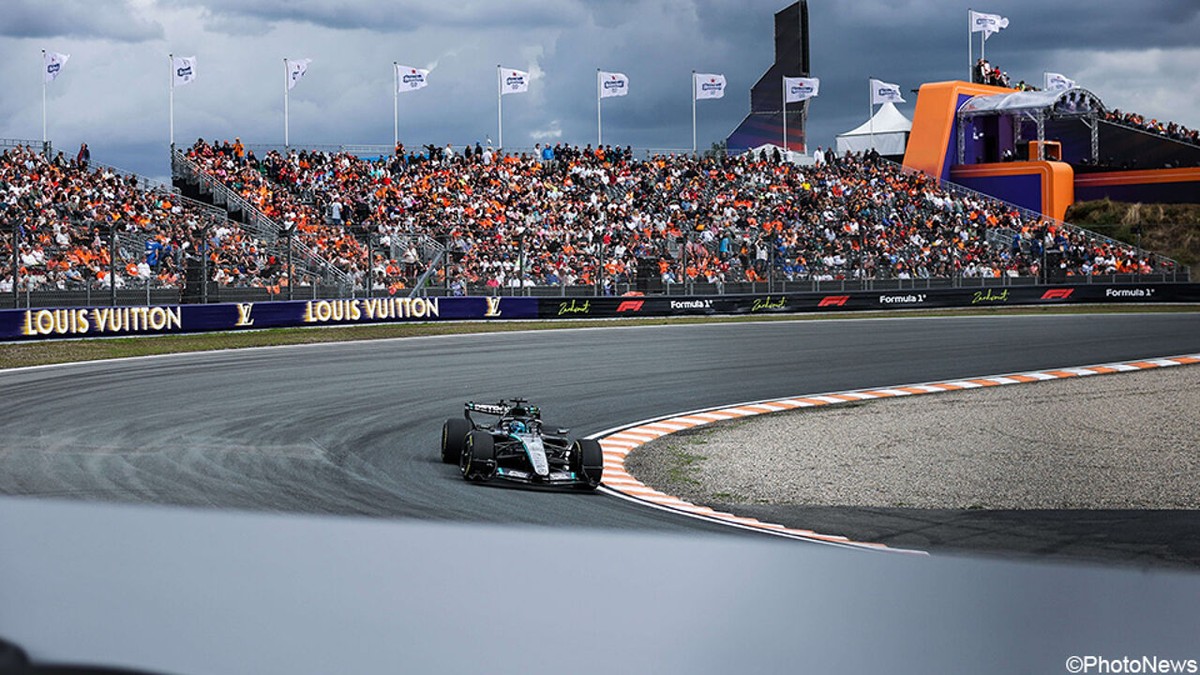 George Russell parkeert zijn Mercedes op de pole voor de sprintrace, Max Verstappen vertrekt vanop P6 in Zandvoort