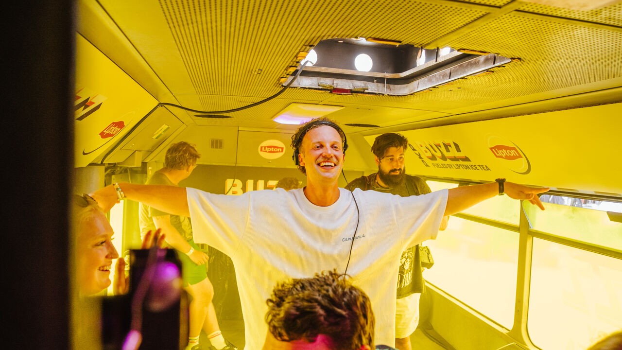 Dj C-Man - beter bekend als Wout of 'De Mol' - breekt de Buzz af