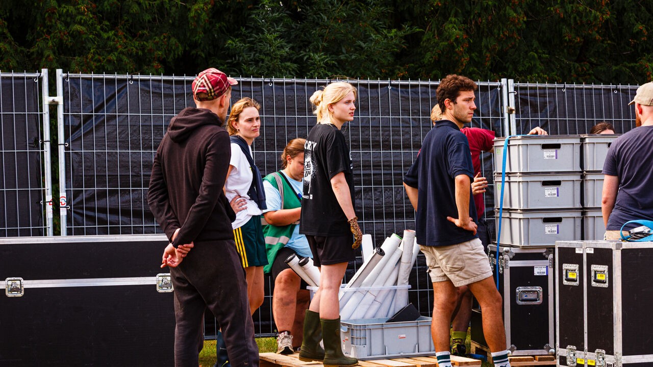Gedetineerden gevangenis Merksplas helpen Chiro met bivak en spelen samen voetbal: "Van onschatbare waarde"