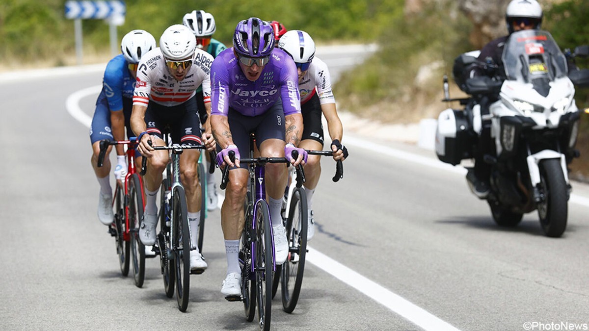 LIVE Vuelta: Ploeg van Van Aert krijgt hulp van Cofidis, zeven vluchters lijken vogels voor de kat