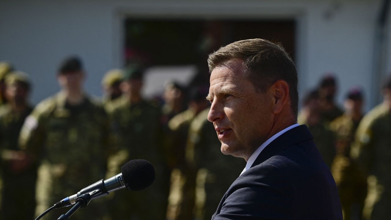 "Niet elk detail gelezen": defensieminister Estland neemt ontslag na fiasco rond contract voor Oekraïne