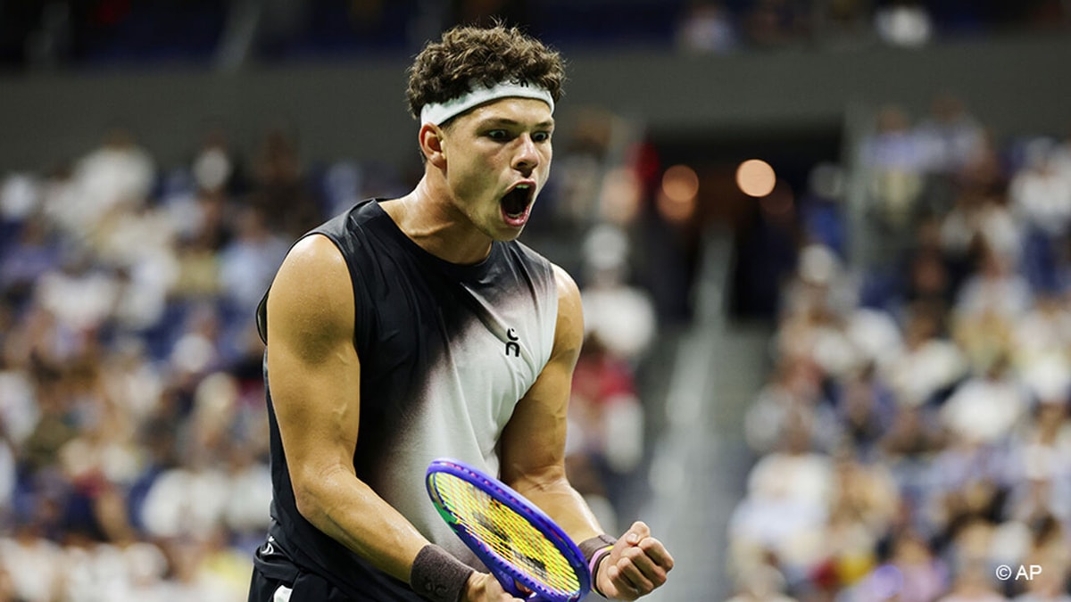 Historische nacht op de US Open: Ben Shelton klopt titelverdediger Carlos Alcaraz in kwartfinale die pas om 3.33 uur eindigt