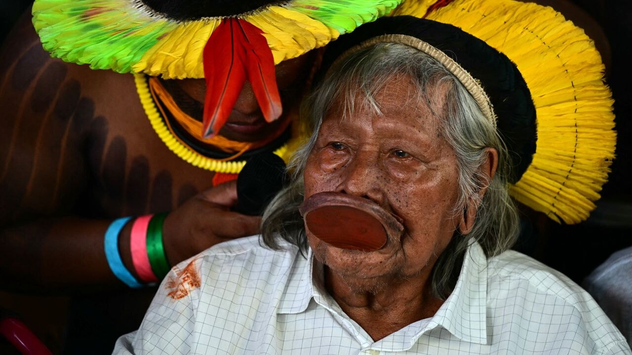 Braziliaanse inheemse leider Raoni (94) heeft kanker en krijgt palliatieve zorg