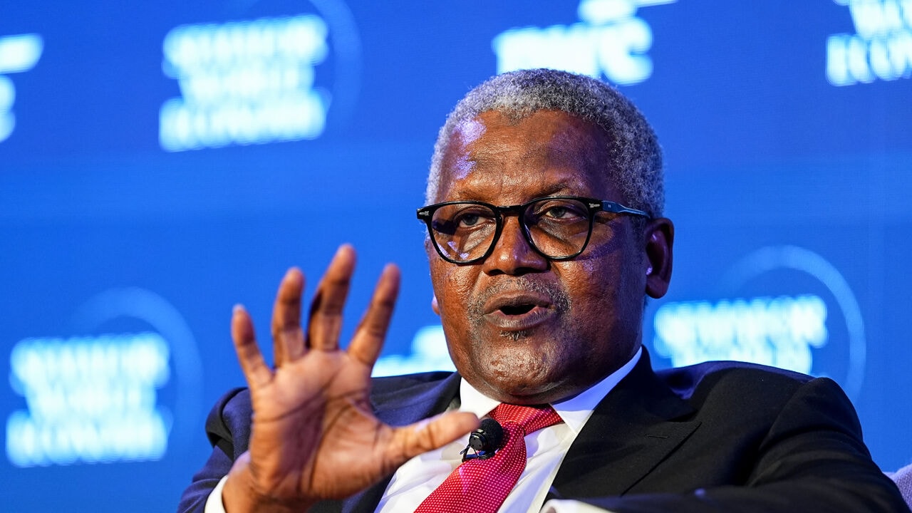 De man achter de grootste Afrikaanse beursgang ooit en dé winnaar van de oorlog in Iran: wie is Aliko Dangote?