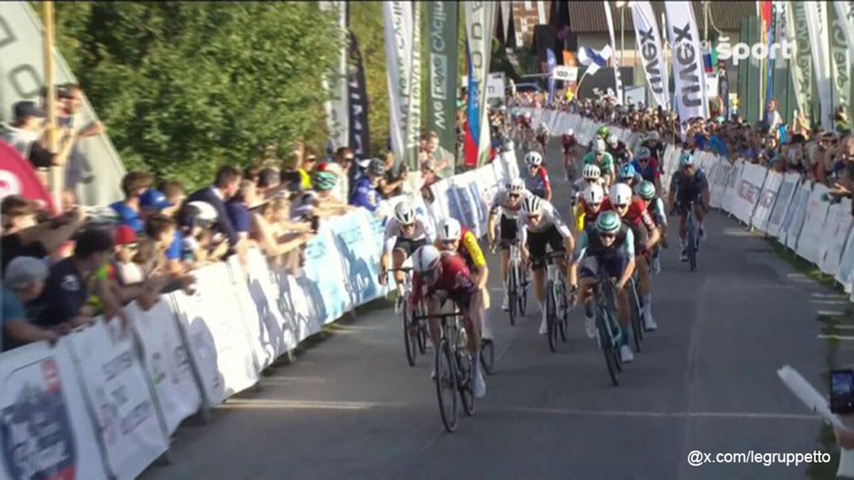 Lennert Van Eetvelt houdt aanstormend peloton af in Ronde van Slovakije en wint voor het eerst in twee jaar nog eens