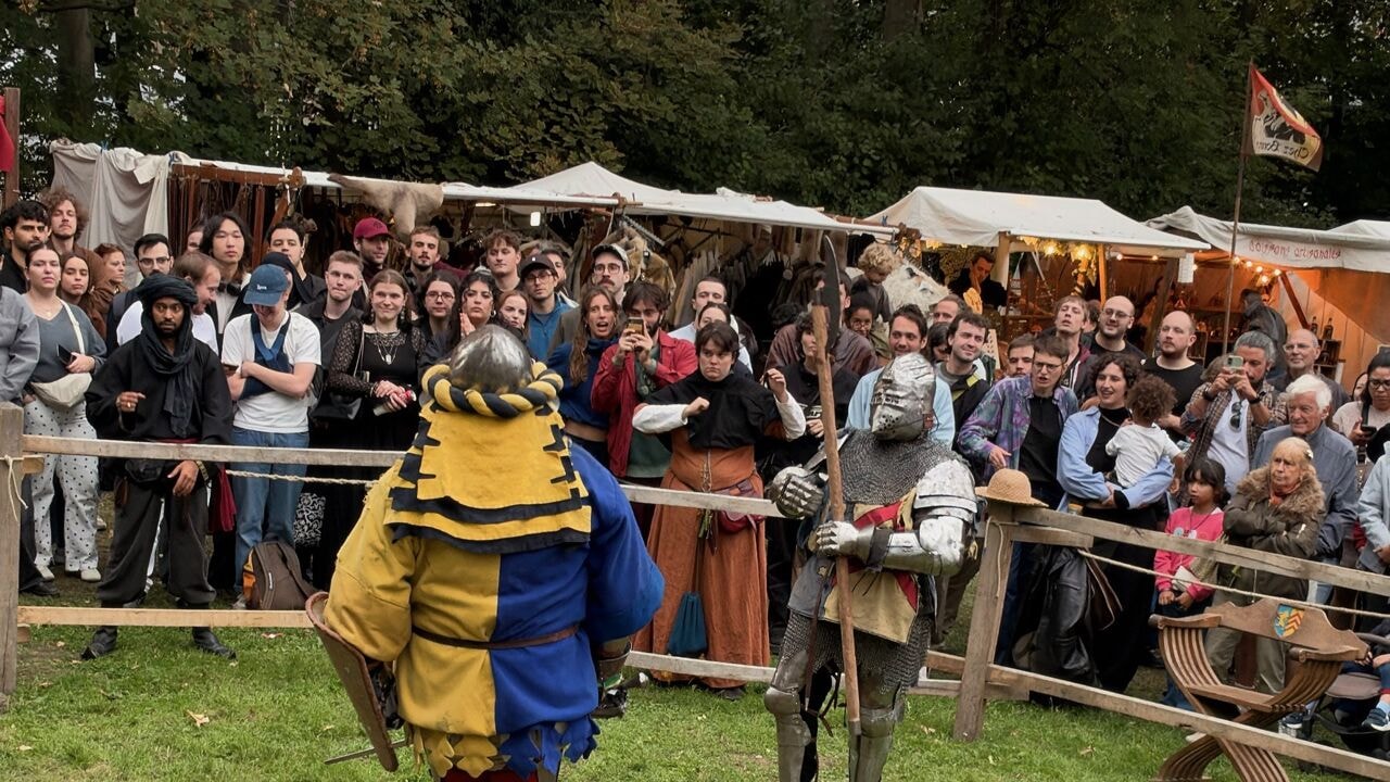 Opnieuw wapengekletter in Vorst, maar deze keer is het onschuldig en vrolijk: "Middeleeuwse feesten in de Abdij van Vorst"