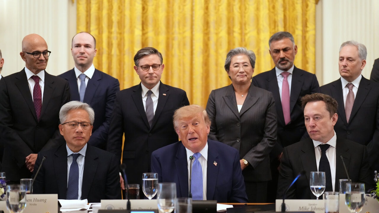 Trump ontvangt AI-top in Witte Huis en pleit voor zelfregulering van "superintelligentie"