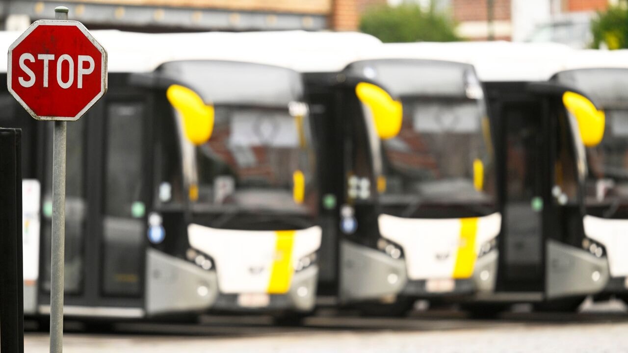 4 op de 10 bussen en trams van De Lijn rijden vrijdag niet, mogelijk hinder in scholen door acties socialistische vakbond