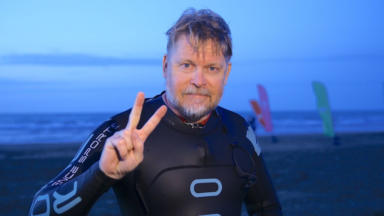 Avonturier Karl Bushby (57) is na 28 jaar wandelen rond de wereld aangekomen in thuisland Engeland