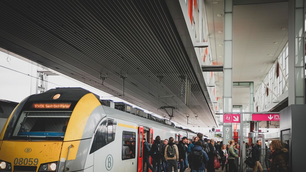 Waar stap jij op? Dit zijn de drukste en kalmste treinstations van het land