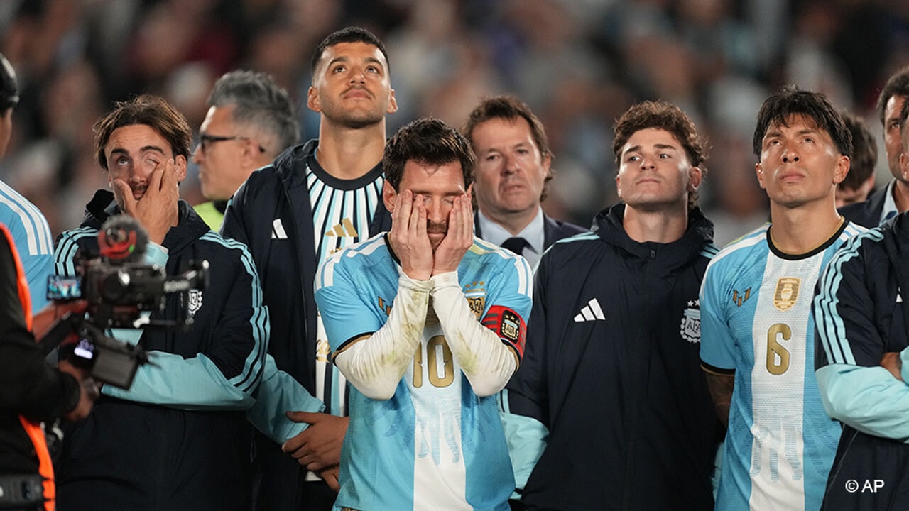 85.000 uitzinnige fans, 2 assists en een strafschop: zo zwaait Messi af bij 'zijn' Argentinië