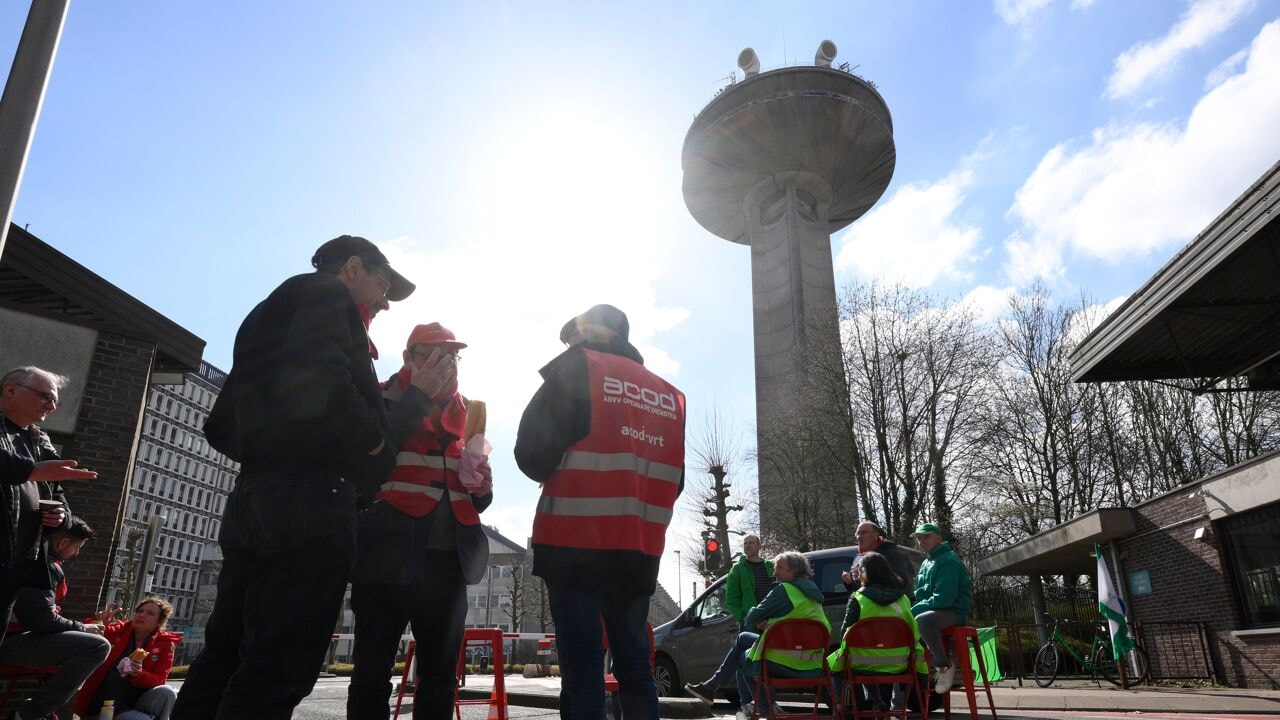 Geen loon en zelf opdraaien bij schade: wat houdt het recht op staken precies in?