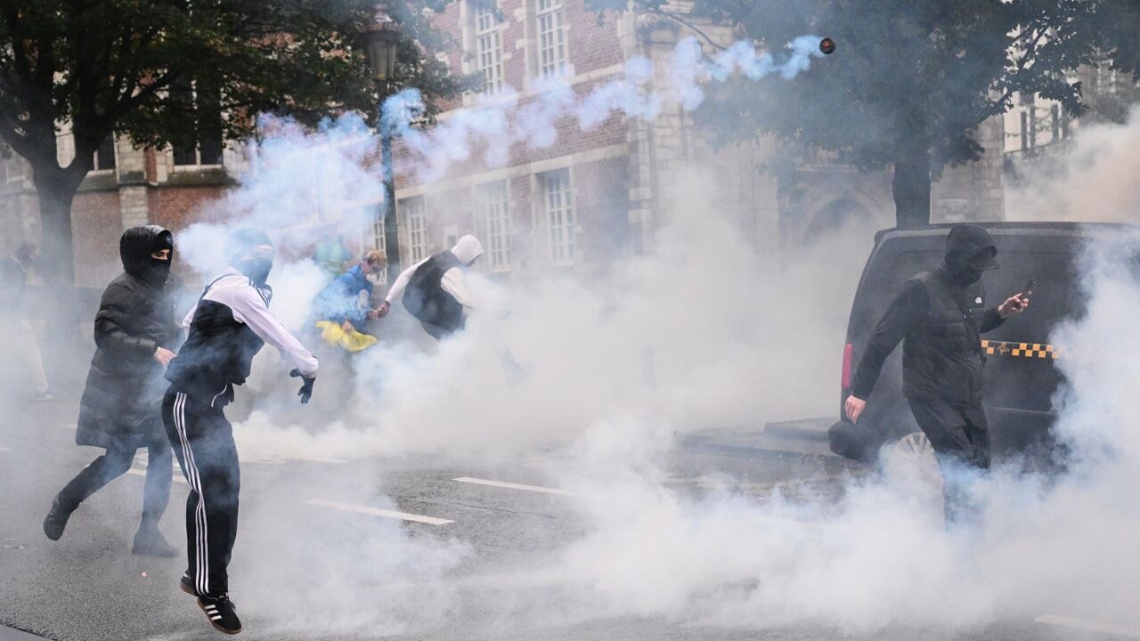Politie vraagt na rellen in Brussel dat overheid strenger optreedt: "Mensen met slechte bedoelingen moeten meteen geïsoleerd worden"