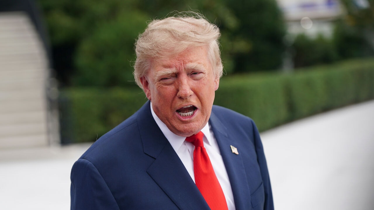 Trump: "Tijd dat Oekraïne nieuwe president krijgt", delegatie uit Kiev in Miami keert naar huis terug