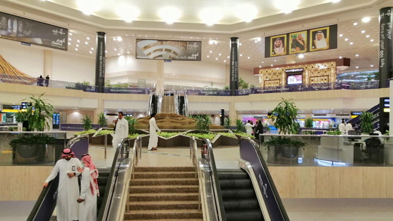 Luchthaven Dammam in Saudi-Arabië opnieuw getroffen, Houthi's eisen dodelijke aanval op luchthaven Riyad op