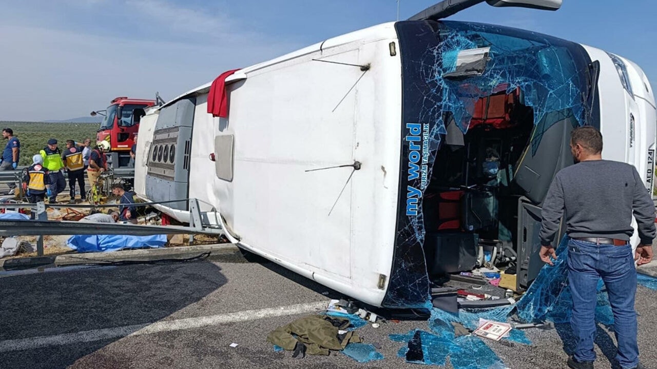 Autocar botst met vrachtwagen in Turkije: 11 doden en 27 gewonden