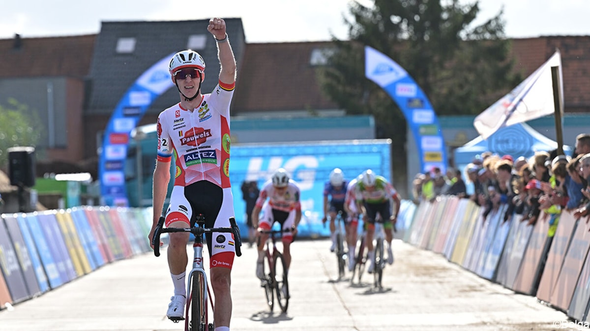 Michael Vanthourenhout verzilvert dominantie van Pauwels Sauzen-Altez met stevig slotakkoord in Dendermonde