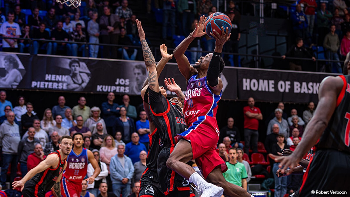 Antwerp Giants eet Den Bosch met huid en haar op, Mechelen en Leuven winnen Belgische duels