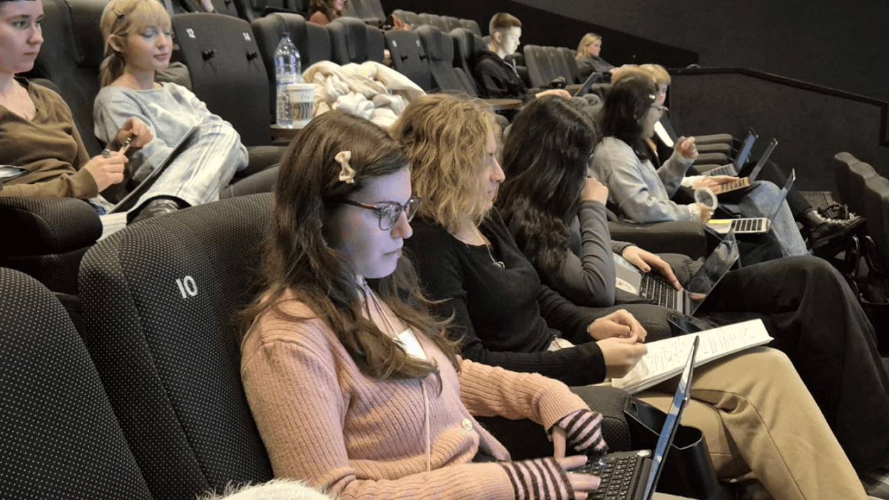 UGent geeft 2 jaar lang les in cinema uit plaatsgebrek, studentenraad wil betere digitale oplossingen