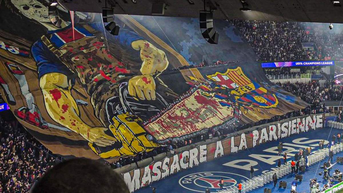 "Hoe kan dit toegelaten worden?" PSG-ultra's pakken uit met bloederige tifo, Barcelona dient klacht in