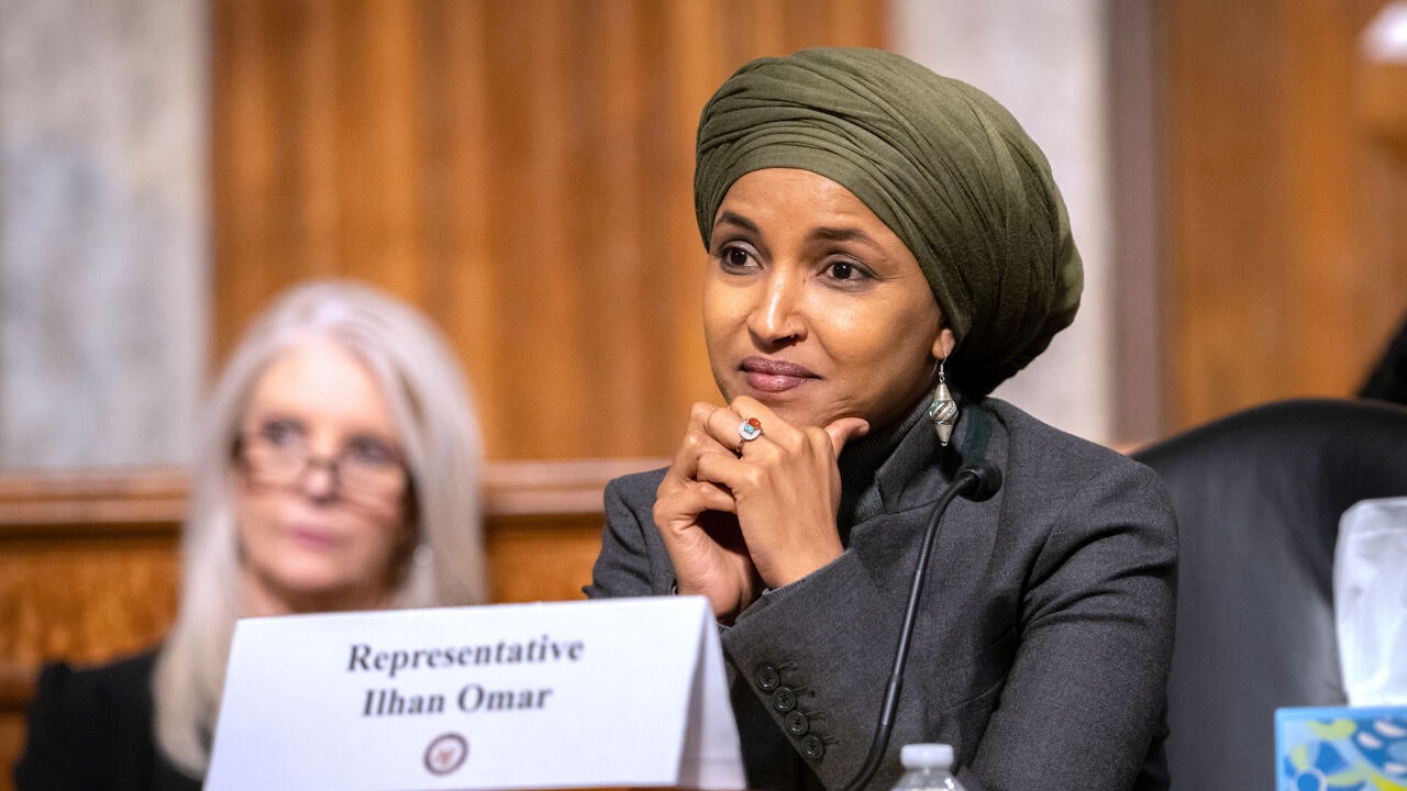 "Trump heeft hier alles mee te maken": Congreslid Ilhan Omar vertelt over omstreden huiszoeking