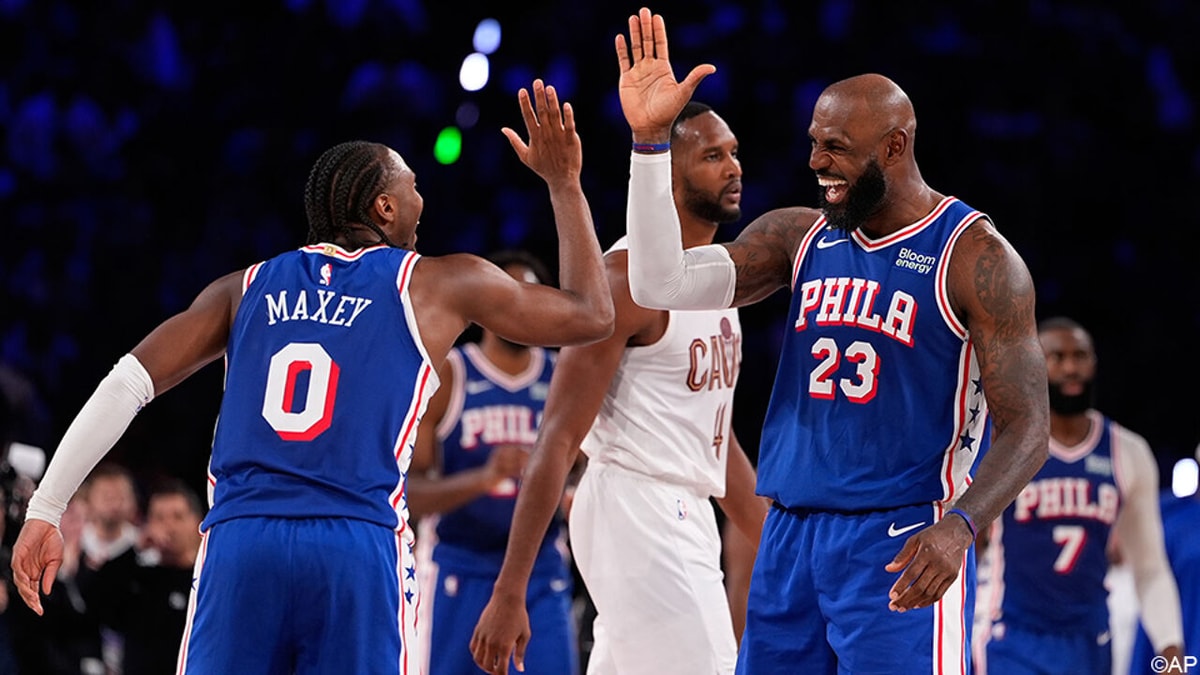 Nog een recordje erbij: uitgerekend tegen "zijn" Cleveland tekent LeBron James voor zijn strafste comeback