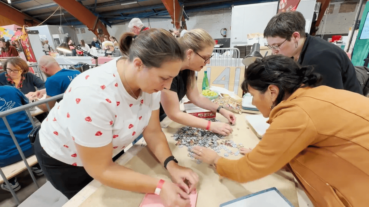 Bijna 1,6 miljoen stukjes later: Nederlanders winnen kampioenschap 24 uur puzzelen, voor Team Belgium