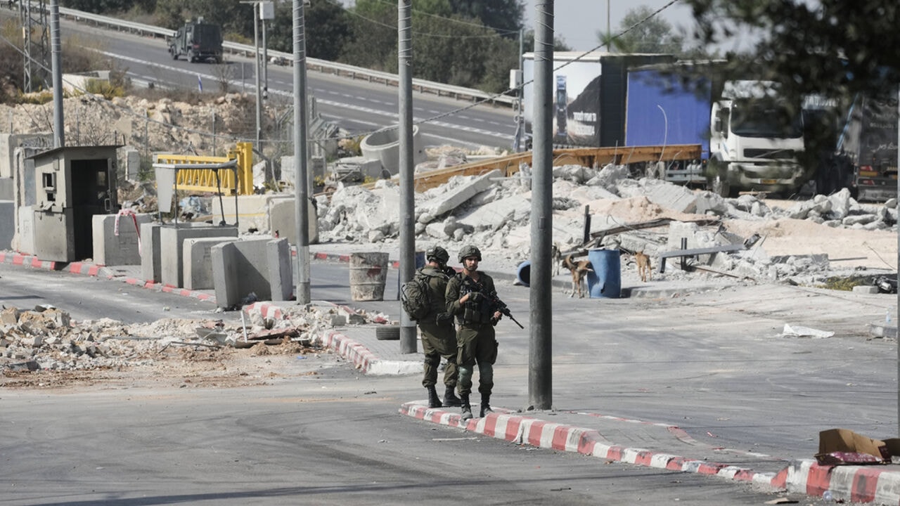 Israël gaat op verkiezingsdag grensovergangen van en naar Westelijke Jordaanoever sluiten voor Palestijnse werknemers