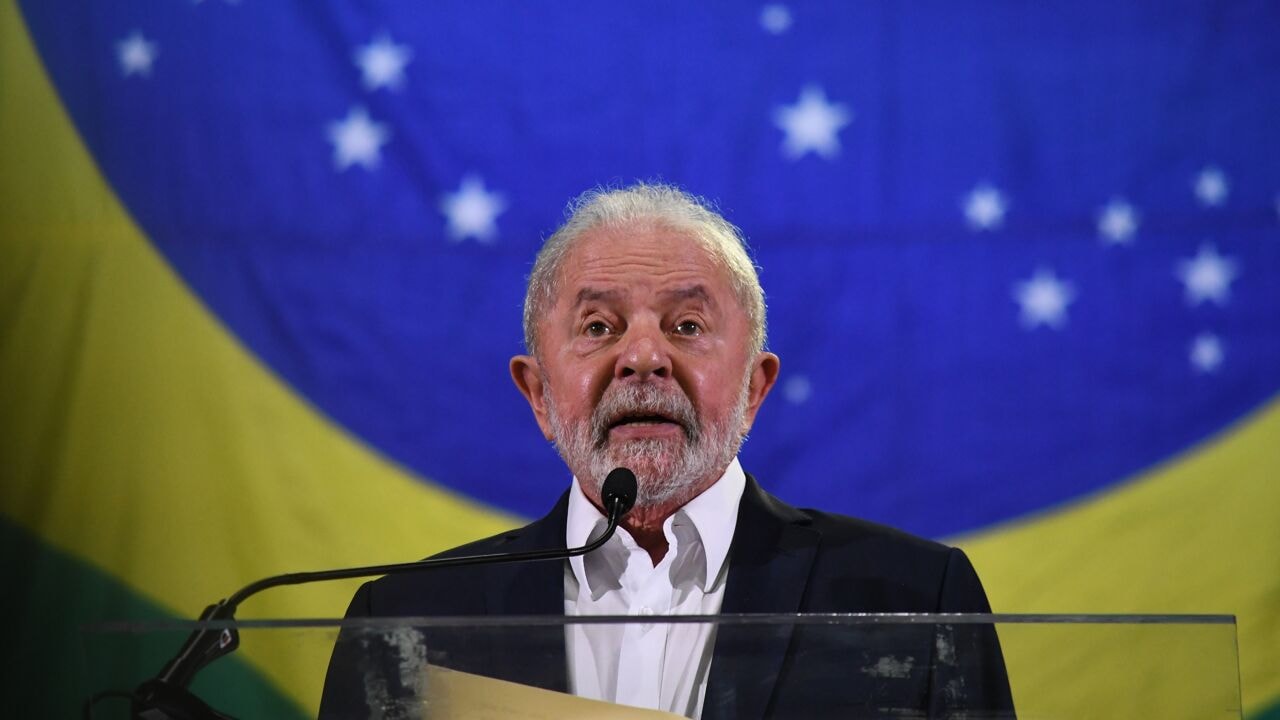 Lula da Silva verslaat Flávio Bolsonaro na nek-aan-nekrace, Bolsonaro weigert nederlaag te erkennen