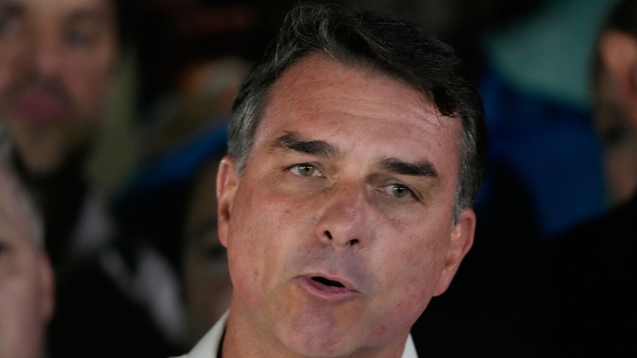 "Flávio Bolsonaro heeft Brazilië verlaten en is onderweg naar VS", stellen meerdere media