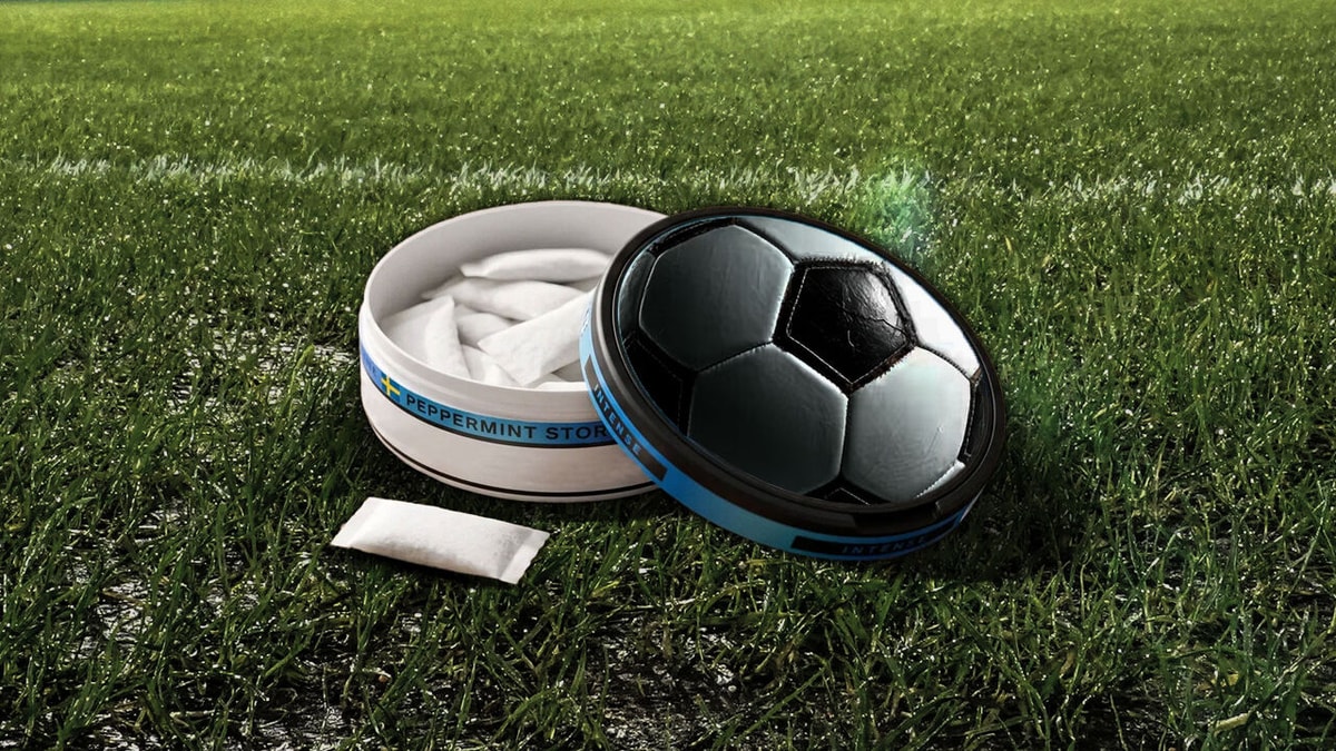 Het stille gevaar van snus, de verslavende zakjes die nog steeds door ons voetbal sluipen: "Een ploegmaat kan echt niet meer zonder"