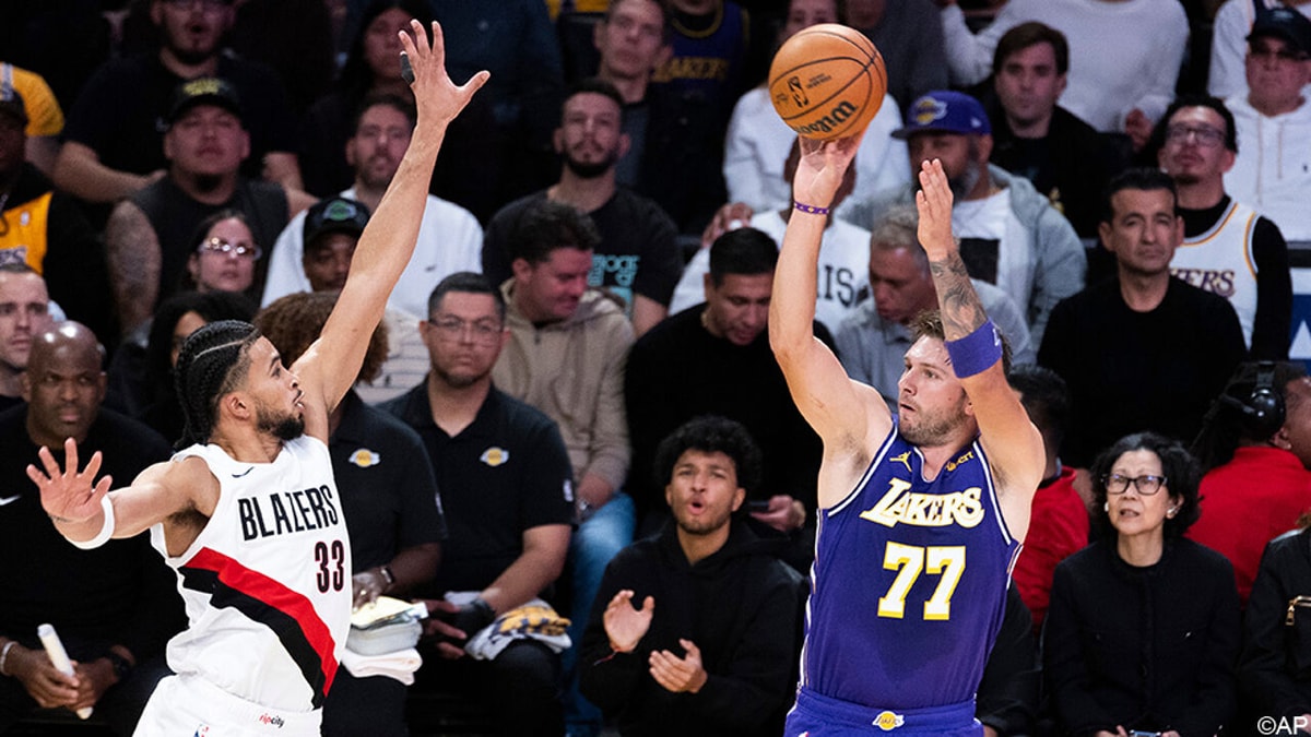 Efficiënte Toumani Camara en de Blazers trekken sterke start door en smeren de Lakers een eerste nederlaag aan